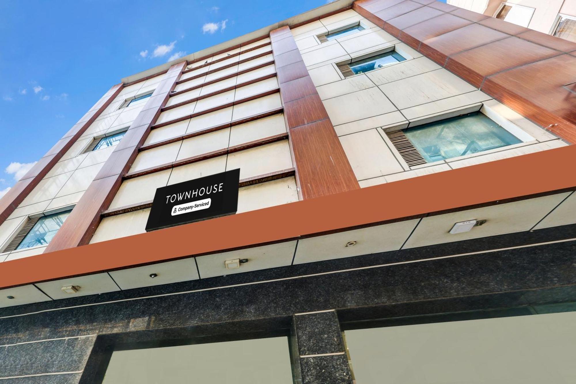 Super Townhouse Arakashan Road Paharganj Formerly Mohan International New Delhi Exterior photo