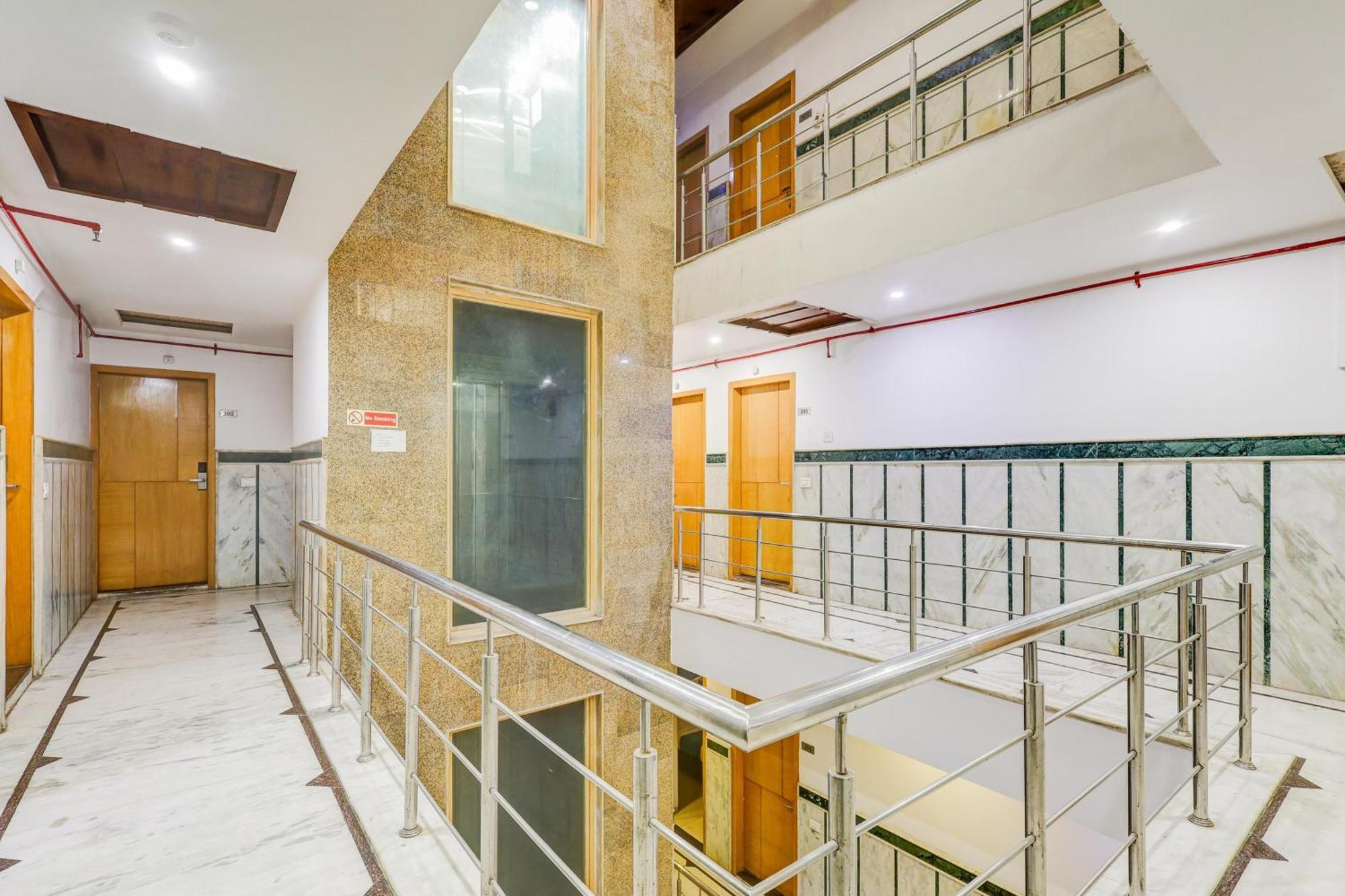 Super Townhouse Arakashan Road Paharganj Formerly Mohan International New Delhi Exterior photo