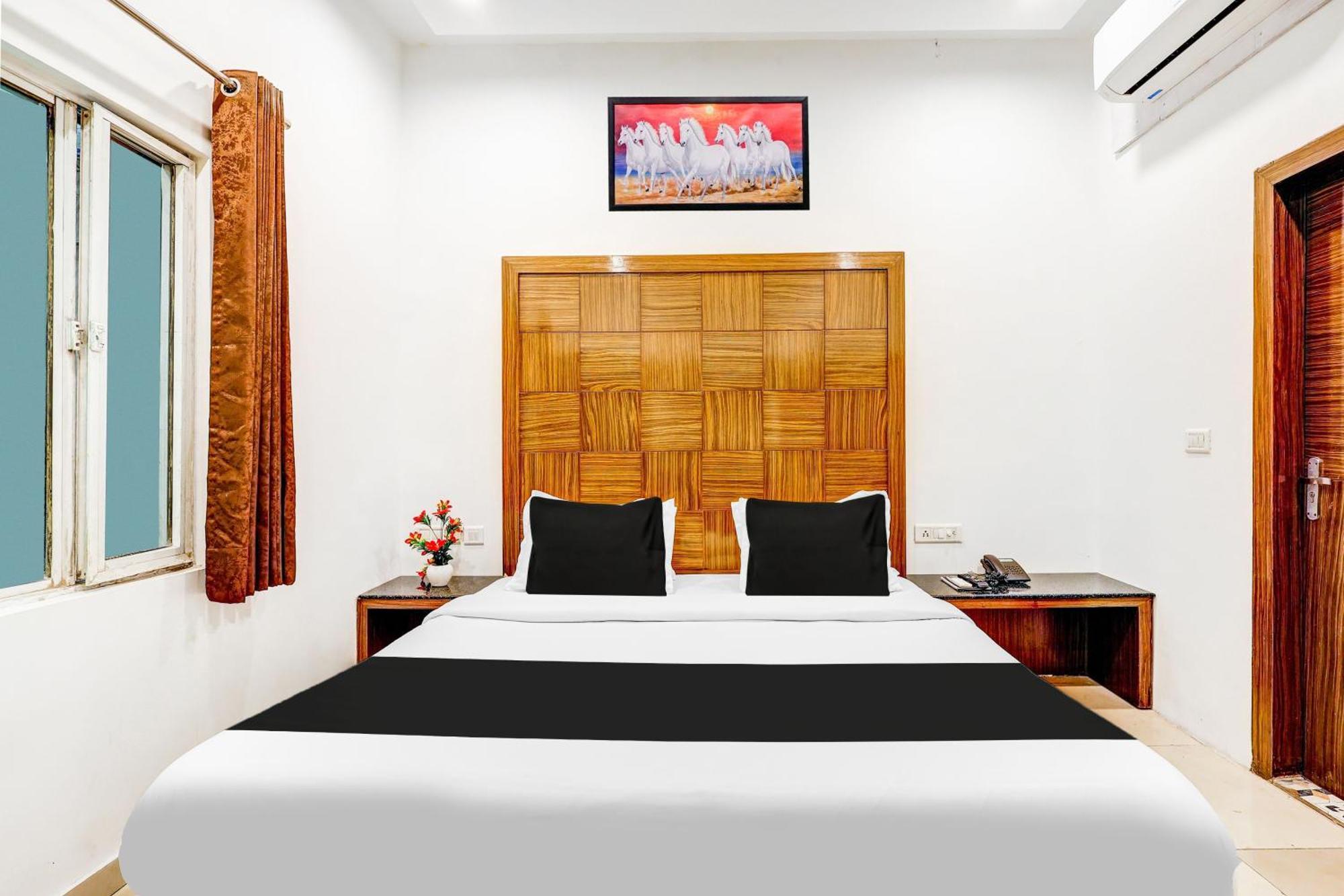 Super Townhouse Arakashan Road Paharganj Formerly Mohan International New Delhi Exterior photo