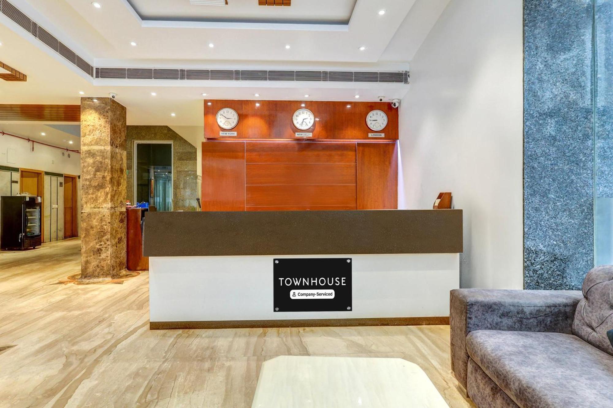 Super Townhouse Arakashan Road Paharganj Formerly Mohan International New Delhi Exterior photo