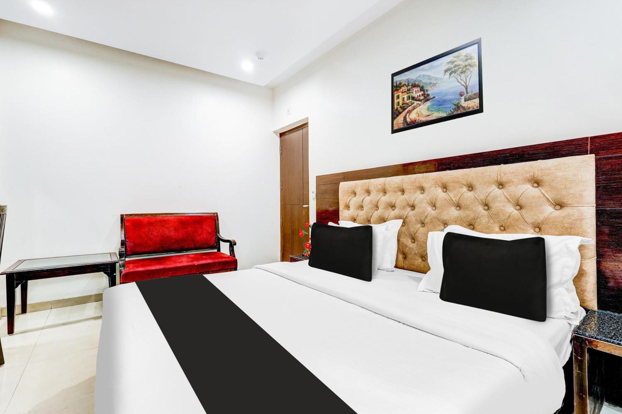 Super Townhouse Arakashan Road Paharganj Formerly Mohan International New Delhi Exterior photo