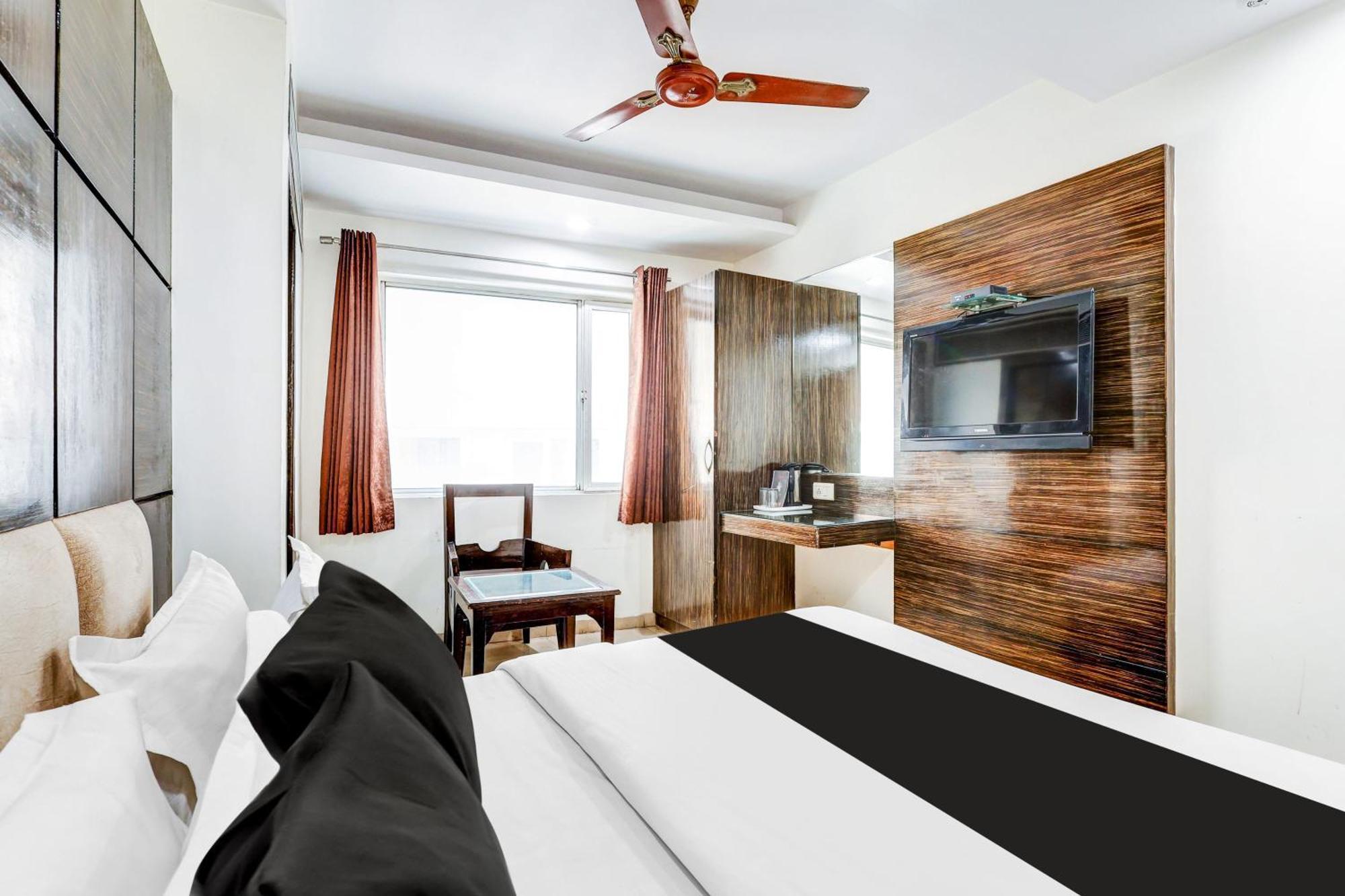Super Townhouse Arakashan Road Paharganj Formerly Mohan International New Delhi Exterior photo