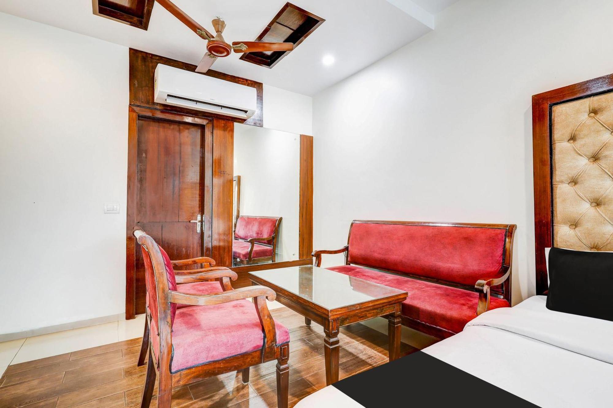 Super Townhouse Arakashan Road Paharganj Formerly Mohan International New Delhi Exterior photo