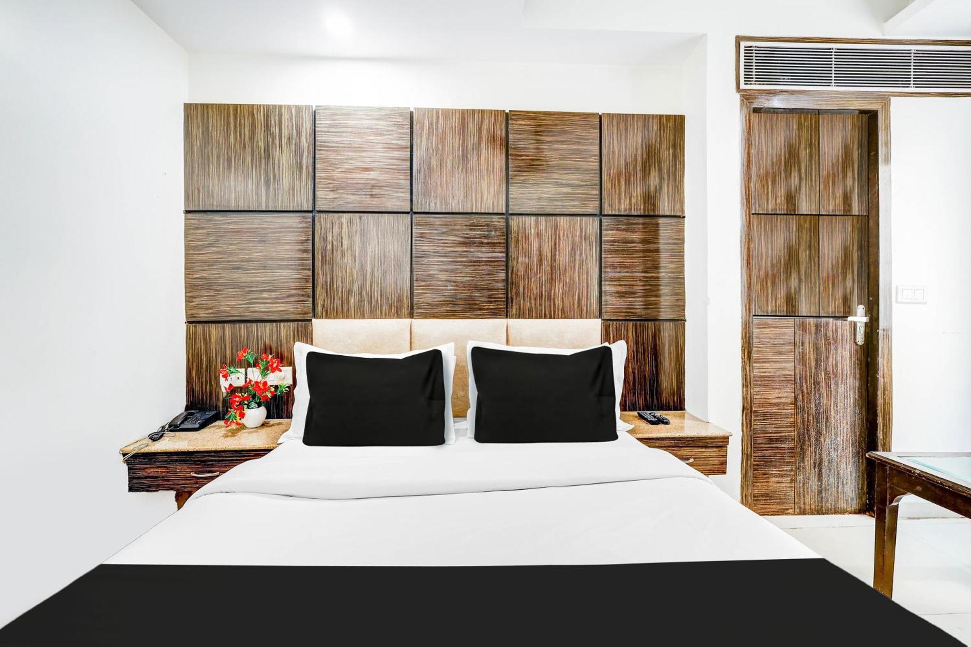 Super Townhouse Arakashan Road Paharganj Formerly Mohan International New Delhi Exterior photo