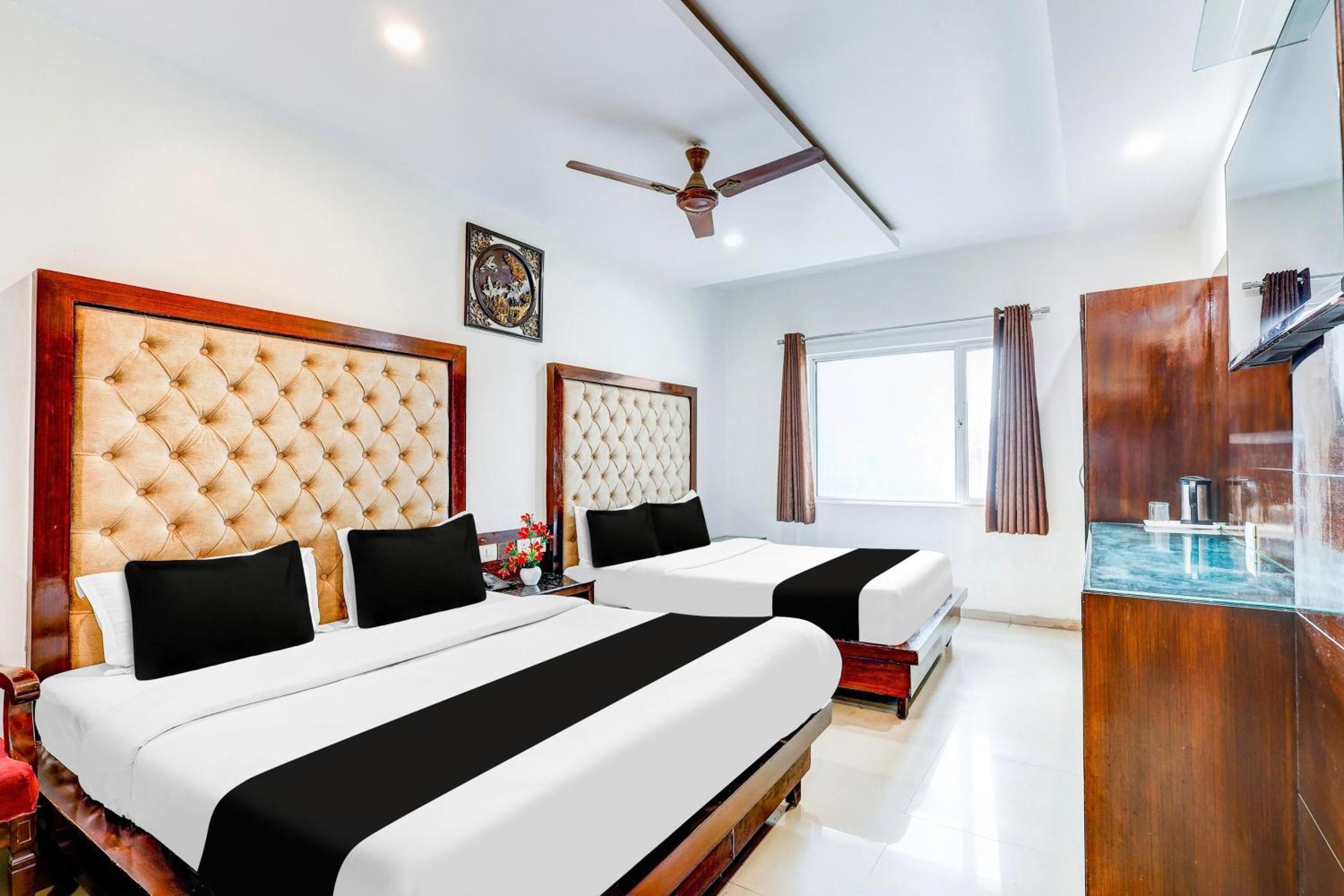 Super Townhouse Arakashan Road Paharganj Formerly Mohan International New Delhi Exterior photo